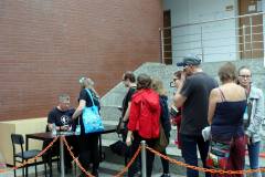 Kolejka-do-autografow-fot.-Marcin-Klak
