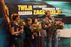 Jadwiga-Zajdel-i-laureaci-fot.-Marcin-Klak