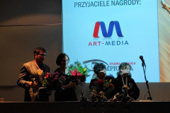 Zdjecie-z-laureatami-fot.-Bartosz-Piotrowski